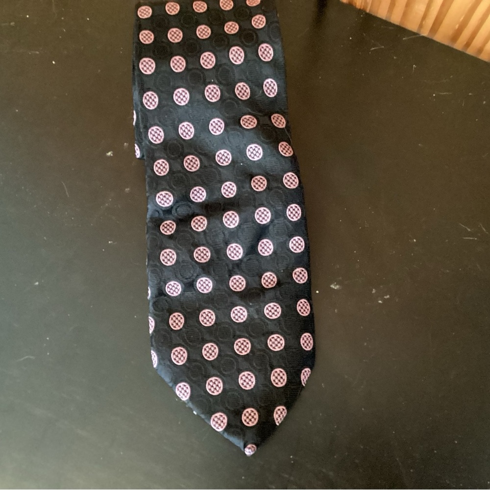 Elegant Black and Pink Patterned Tie